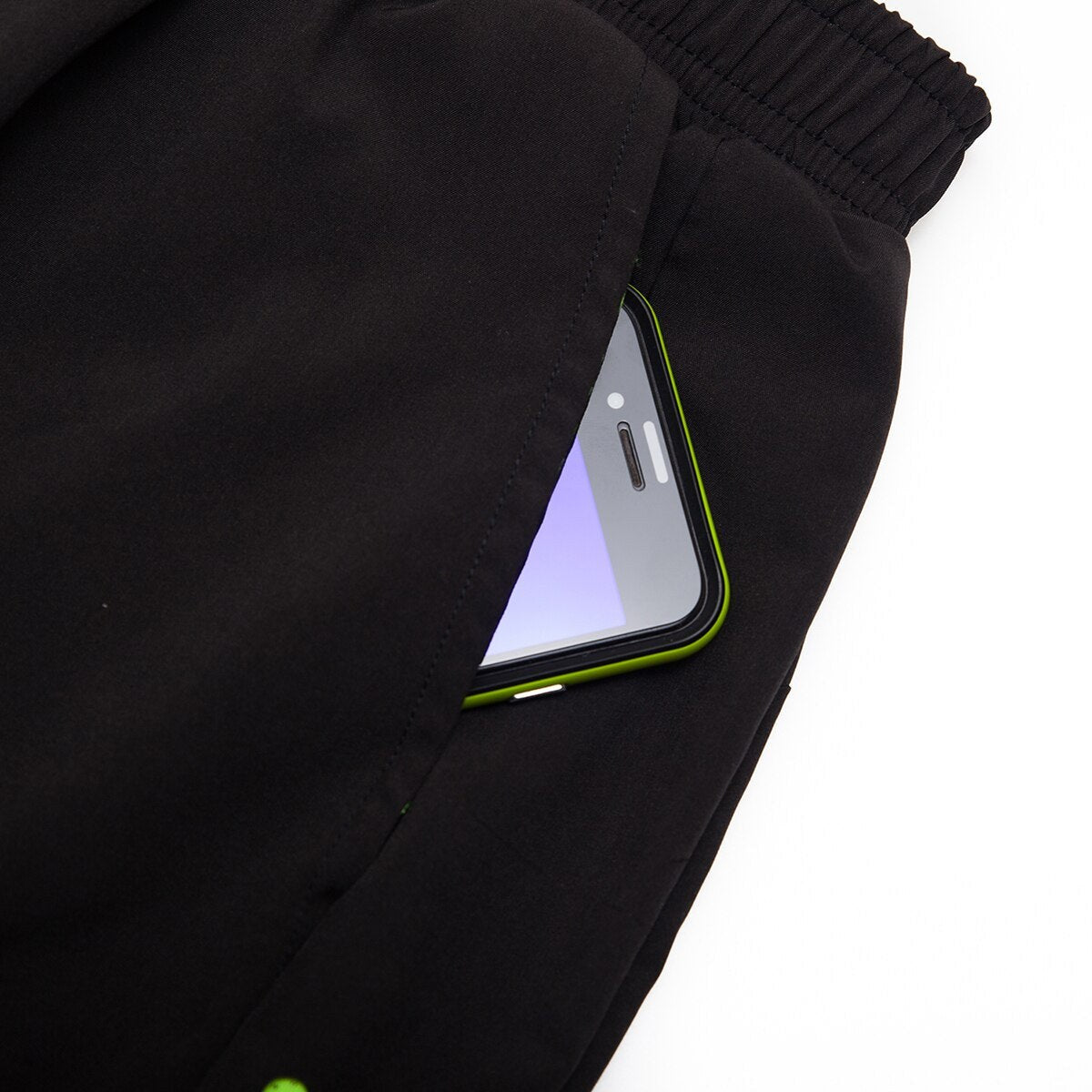 3. O bolso guarda o celular